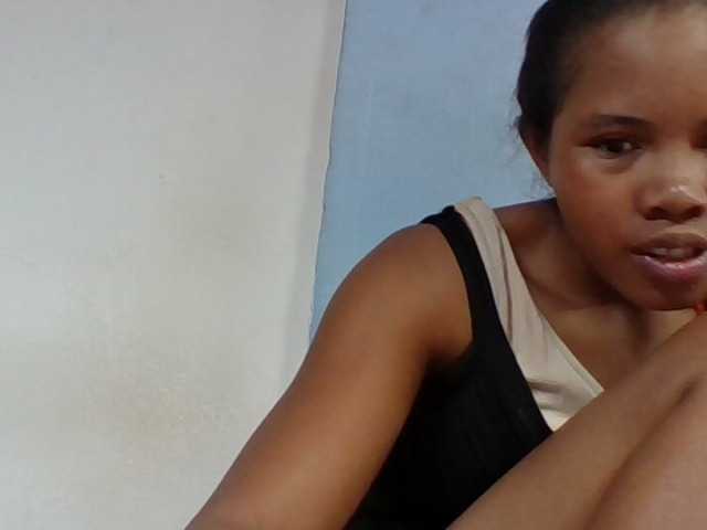 Juliah1a live cam on BongaCams