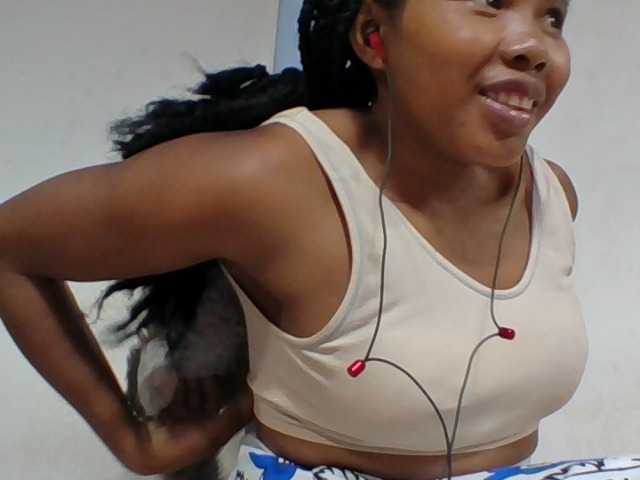 Juliah1a live cam on BongaCams