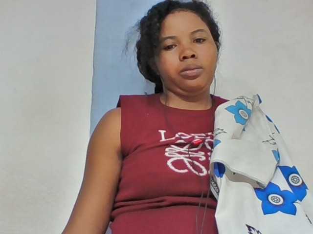 Juliah1a live cam on BongaCams