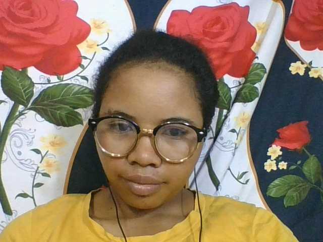 Juliah1a live cam on BongaCams