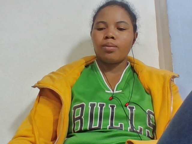 Juliah1a live cam on BongaCams