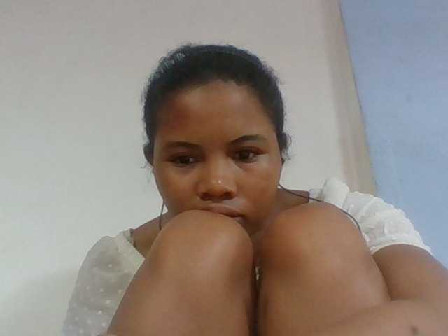 Juliah1a live cam on BongaCams