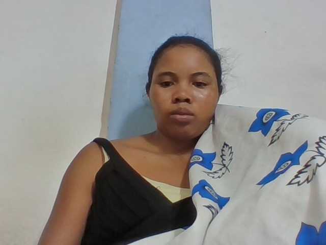 Juliah1a live cam on BongaCams