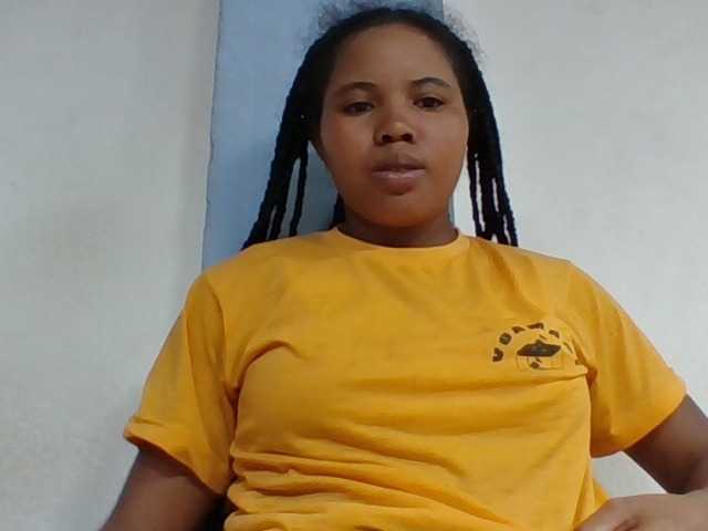 Juliah1a live cam on BongaCams