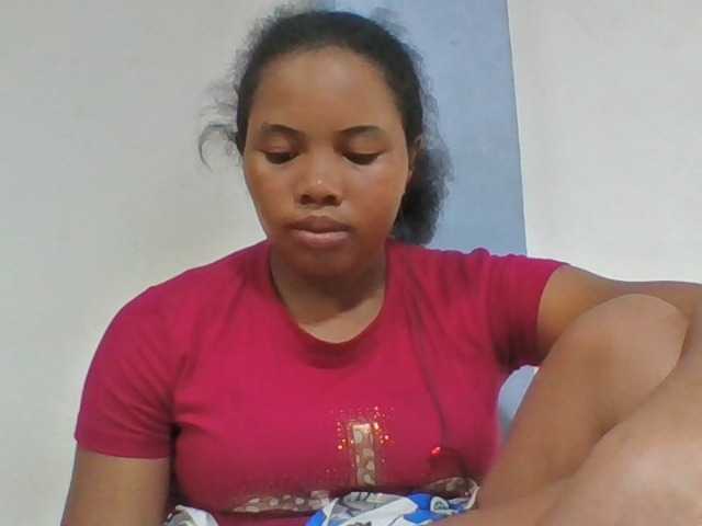 Juliah1a live cam on BongaCams