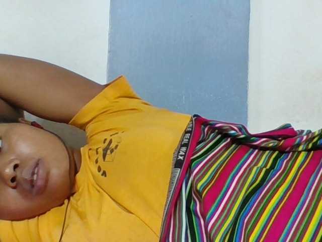 Juliah1a live cam on BongaCams