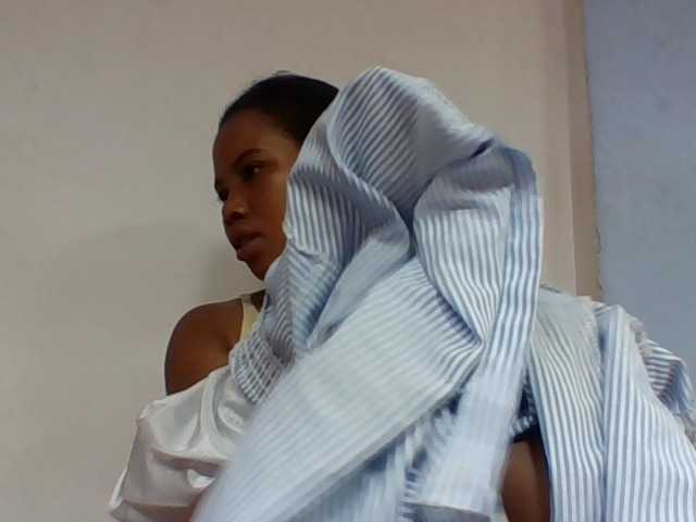 Juliah1a live cam on BongaCams