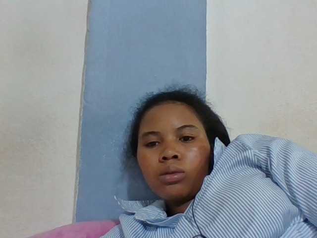 Juliah1a live cam on BongaCams
