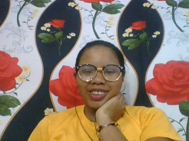 Juliah1a live cam on BongaCams