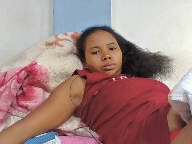 Juliah1a live cam on BongaCams