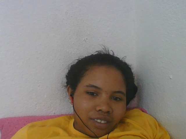 Juliah1a live cam on BongaCams