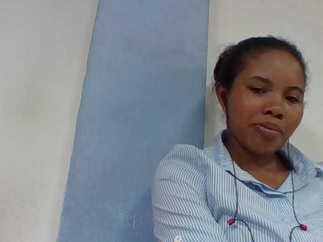 Juliah1a live cam on BongaCams