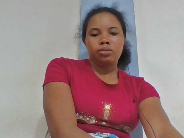 Juliah1a live cam on BongaCams