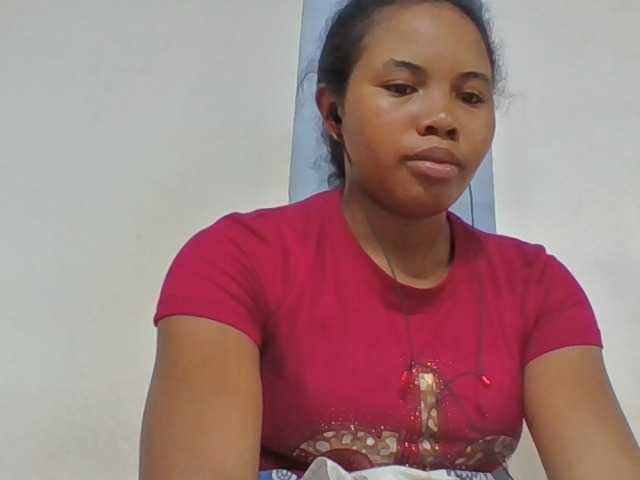 Juliah1a live cam on BongaCams