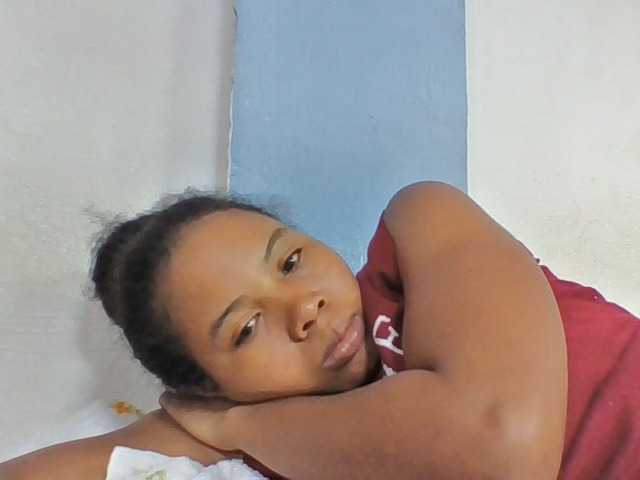 Juliah1a live cam on BongaCams