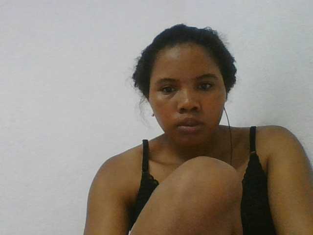 Juliah1a live cam on BongaCams