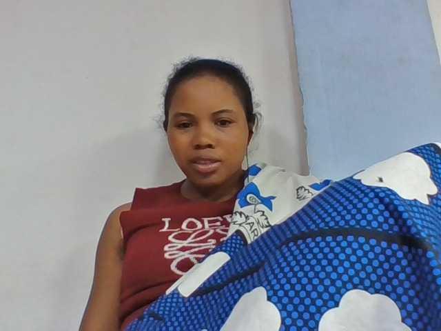 Juliah1a live cam on BongaCams