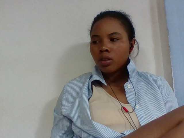 Juliah1a live cam on BongaCams