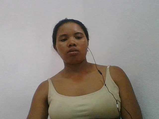Juliah1a live cam on BongaCams