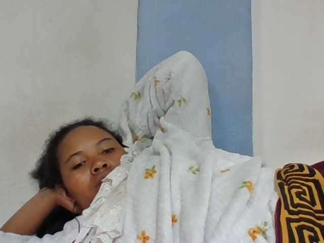 Juliah1a live cam on BongaCams