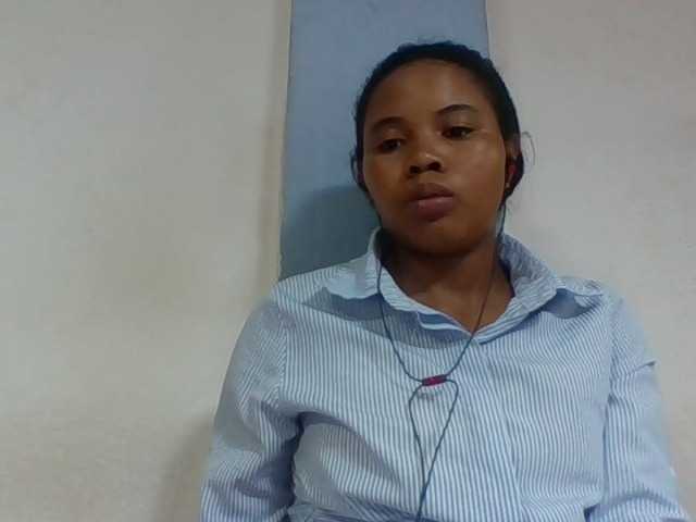 Juliah1a live cam on BongaCams