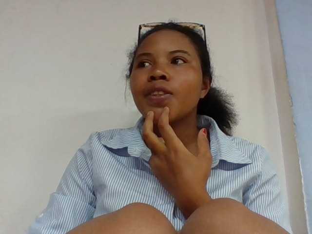 Juliah1a live cam on BongaCams