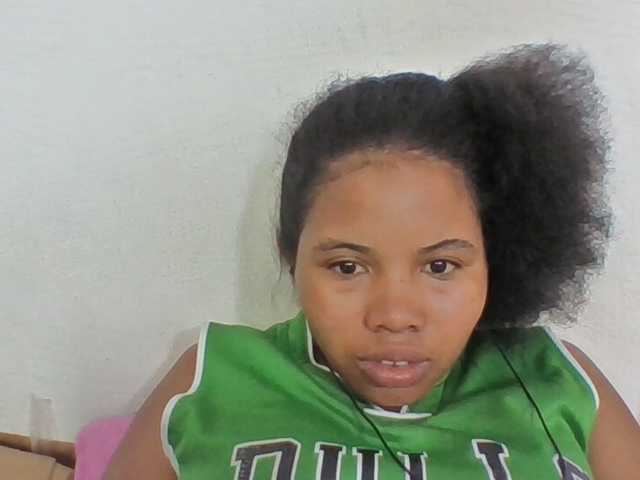 Juliah1a live cam on BongaCams