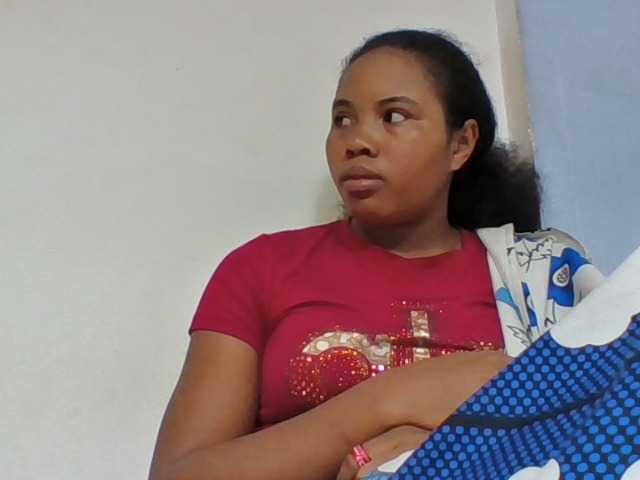 Juliah1a live cam on BongaCams