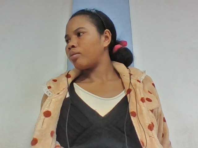 Juliah1a live cam on BongaCams