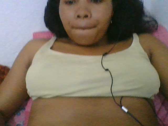 Juliah1a live cam on BongaCams