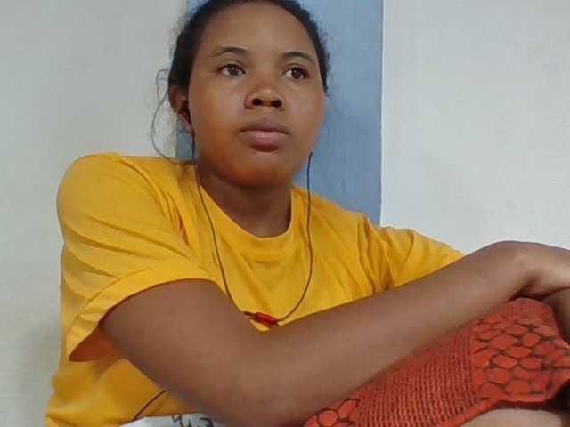 Juliah1a live cam on BongaCams
