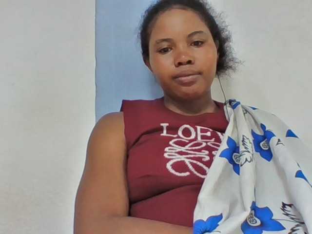 Juliah1a live cam on BongaCams