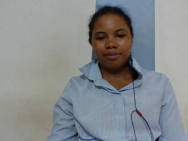 Juliah1a live cam on BongaCams