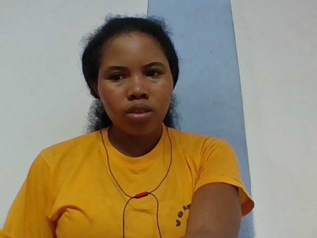 Juliah1a live cam on BongaCams