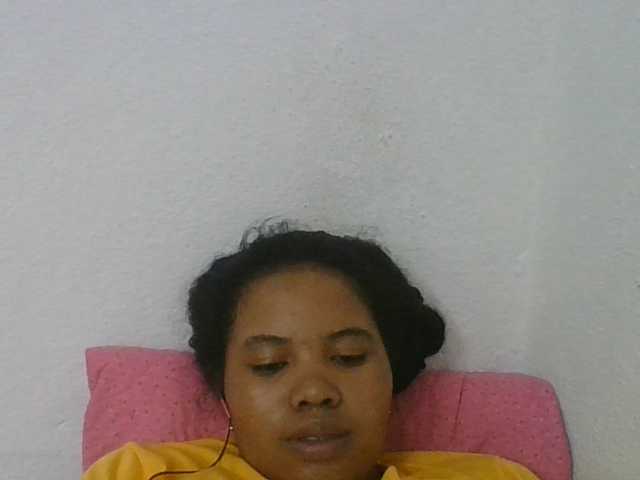 Juliah1a live cam on BongaCams