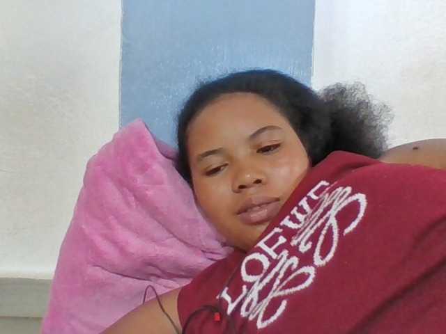 Juliah1a live cam on BongaCams