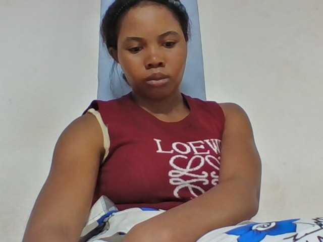 Juliah1a live cam on BongaCams