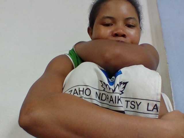 Juliah1a live cam on BongaCams