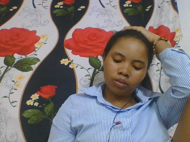 Juliah1a live cam on BongaCams
