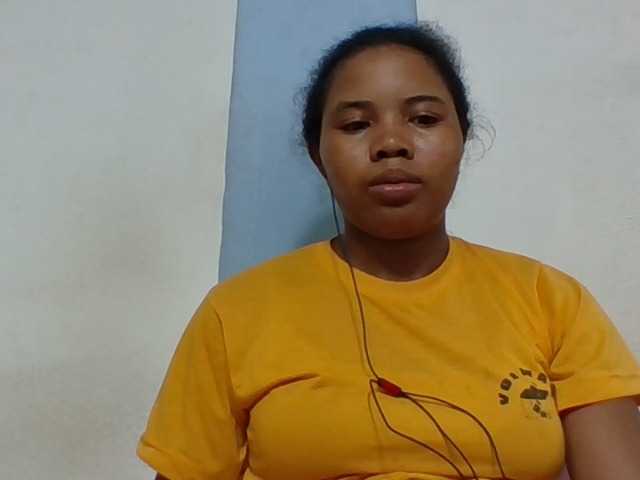 Juliah1a live cam on BongaCams