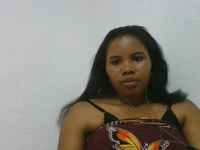 Juliah1a live cam on BongaCams