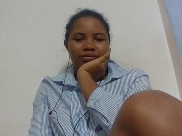 Juliah1a live cam on BongaCams