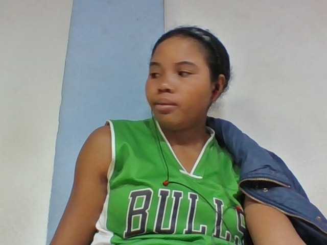 Juliah1a live cam on BongaCams