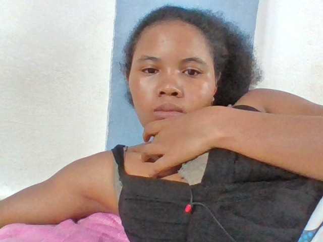 Juliah1a live cam on BongaCams