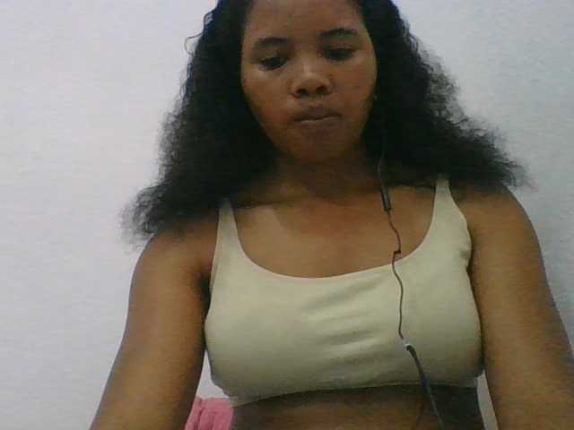 Juliah1a live cam on BongaCams