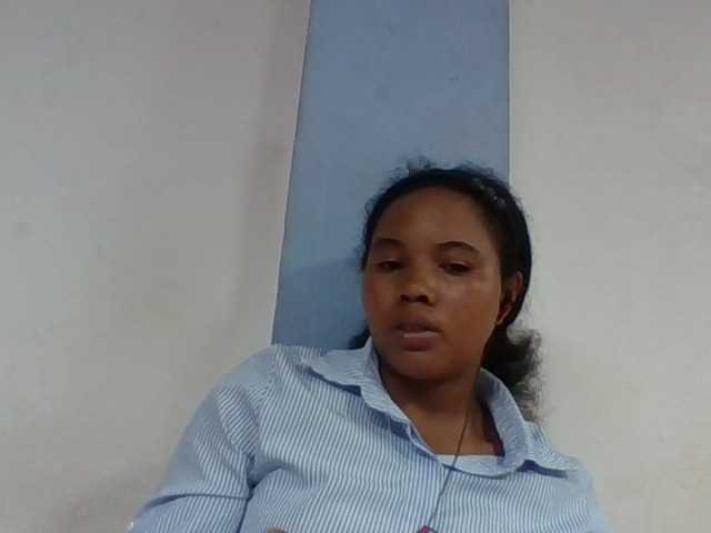 Juliah1a live cam on BongaCams