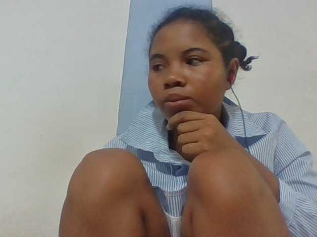 Juliah1a live cam on BongaCams