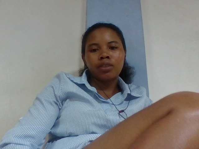 Juliah1a live cam on BongaCams