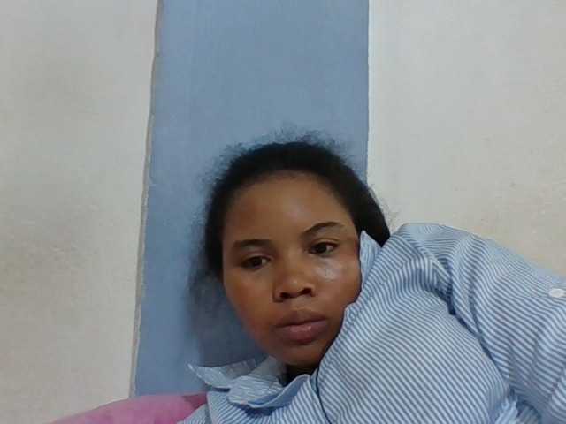 Juliah1a live cam on BongaCams