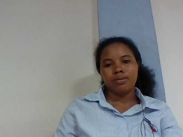 Juliah1a live cam on BongaCams